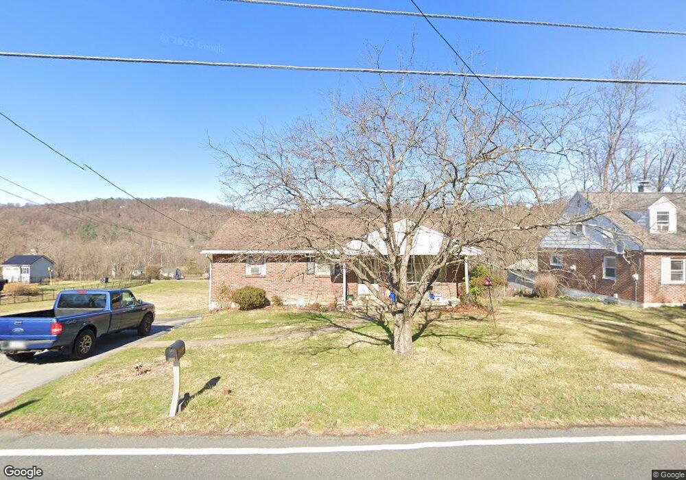 1677 Butter Ln, Reading, PA 19606 - photo 1