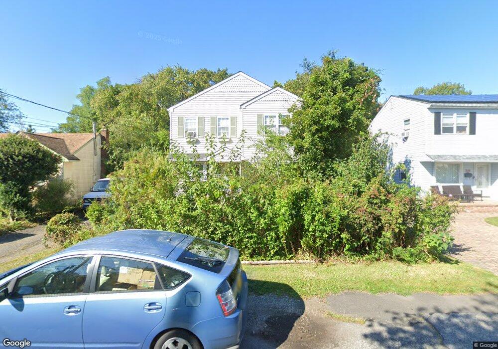 557 S 9th St, Lindenhurst, NY 11757 - photo 1