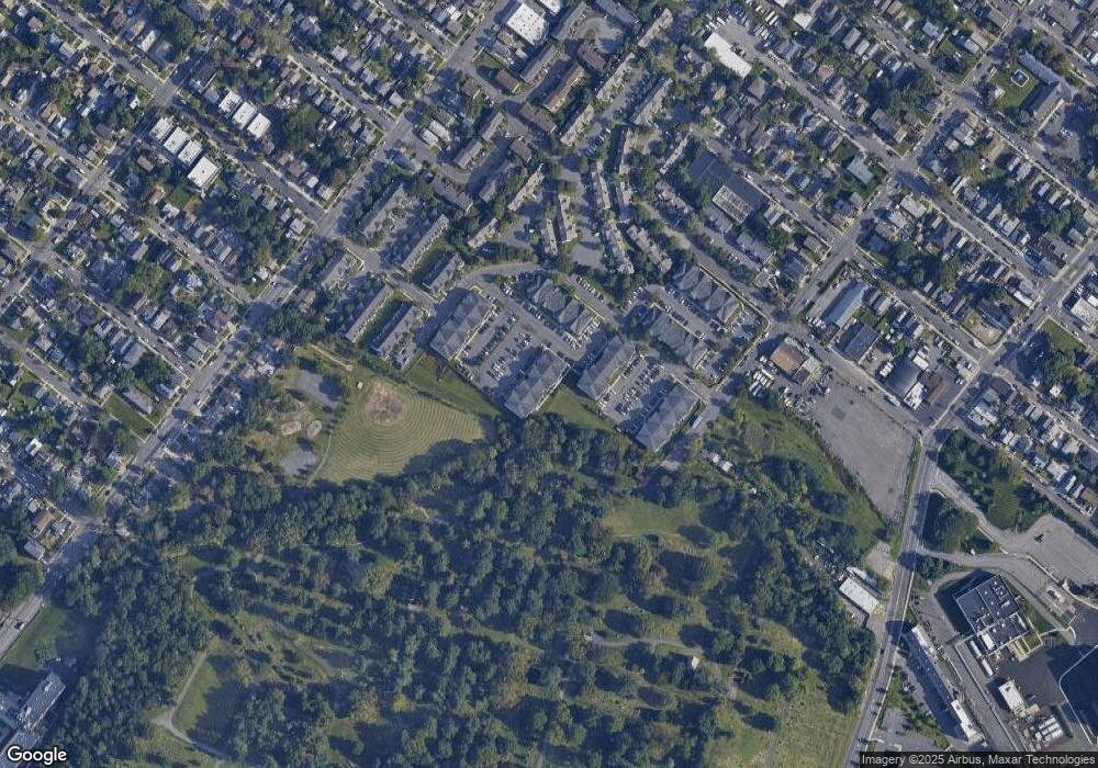 913 Cedar Ct, New Brunswick, NJ 08901 - photo 1