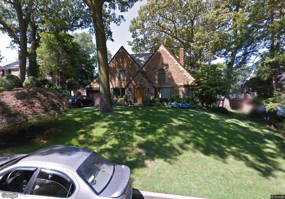 31 Woodland Way, Manhasset, NY 11030 - photo 1