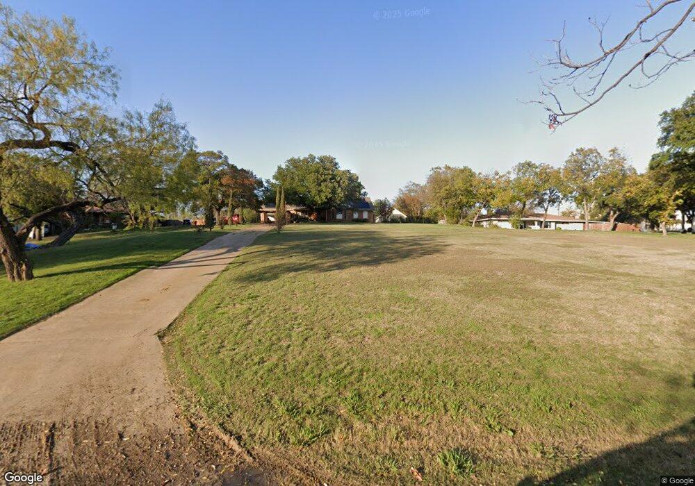 310 Crescent Dr, Grand Prairie, TX 75050 - photo 1