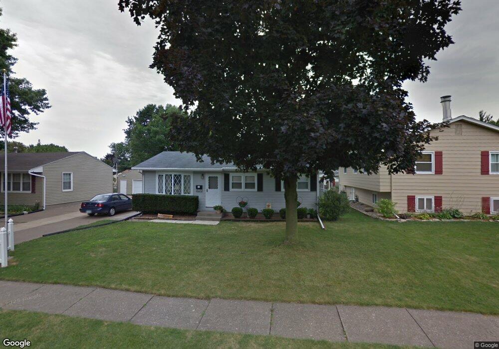 2121 W 35th St, Davenport, IA 52806 - photo 1