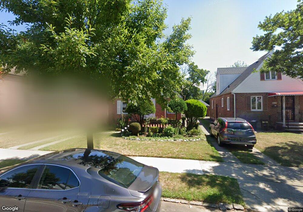 7633 172nd St, Fresh Meadows, NY 11366 - photo 1