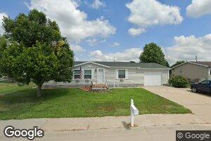 817 Lawn Ave, Gibbon, NE 68840