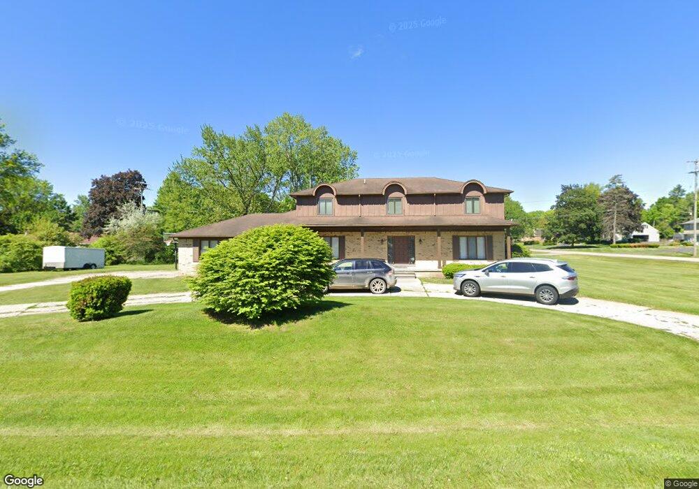 1207 Woodkrest Dr, Flint, MI 48532 - photo 1