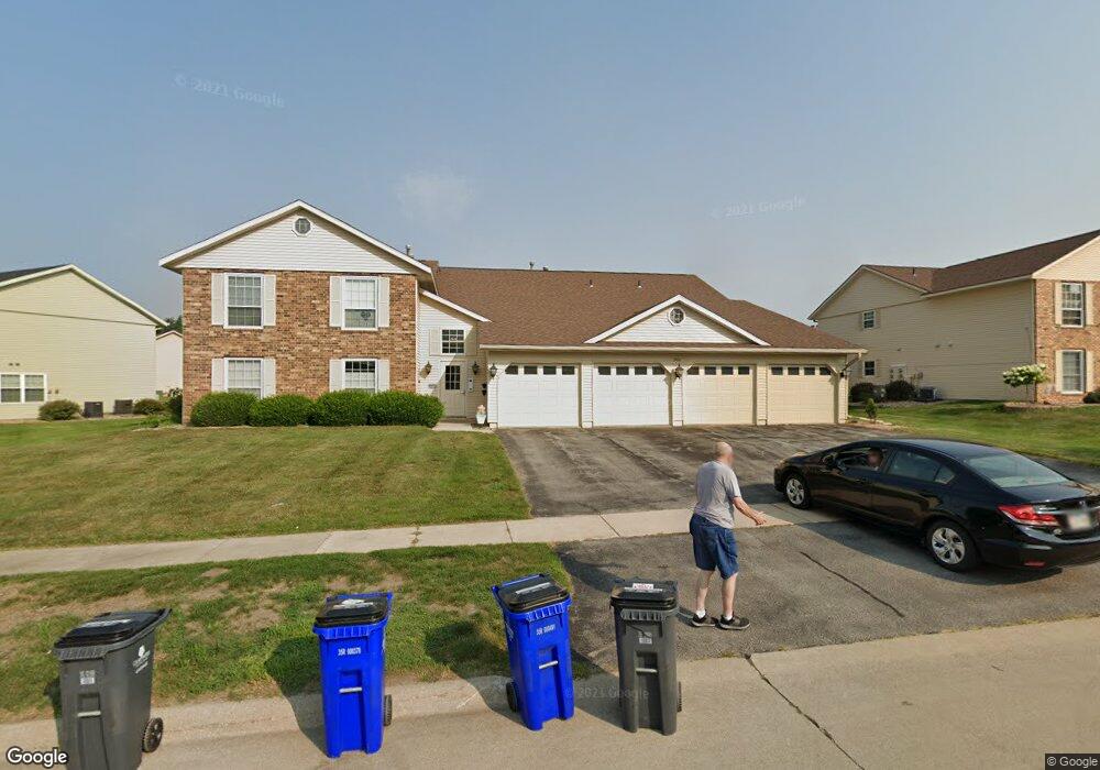 3912 Summerfield Ln NE, Cedar Rapids, IA 52402 - photo 1