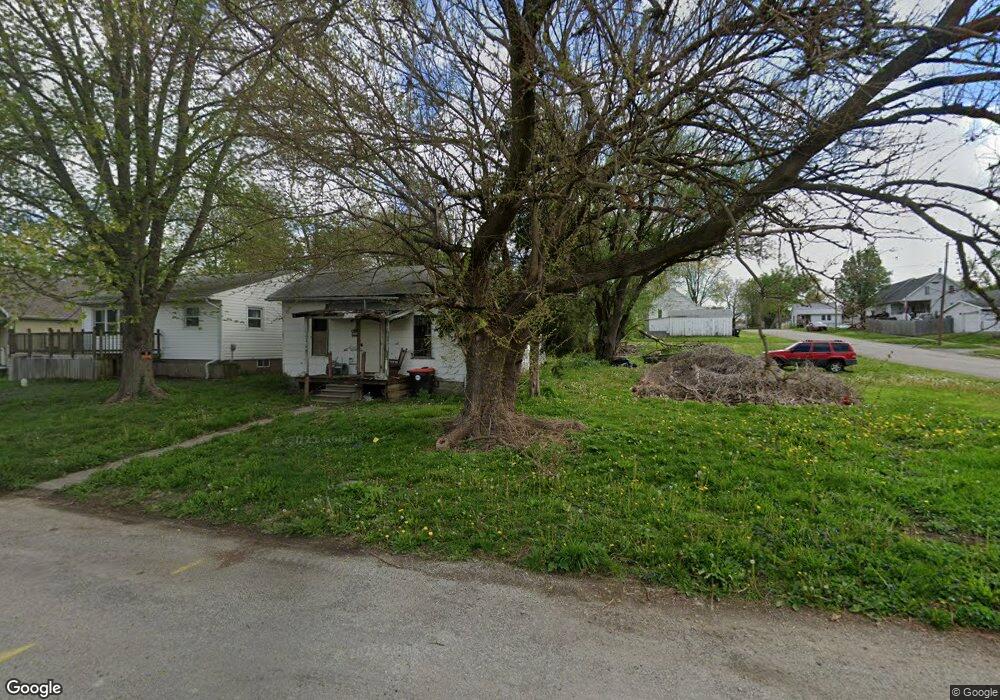 224 Williamette Ave, Lincoln, IL 62656 - photo 1