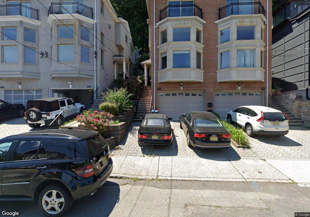 632 Undercliff Ave unit B, Edgewater, NJ 07020 - photo 1