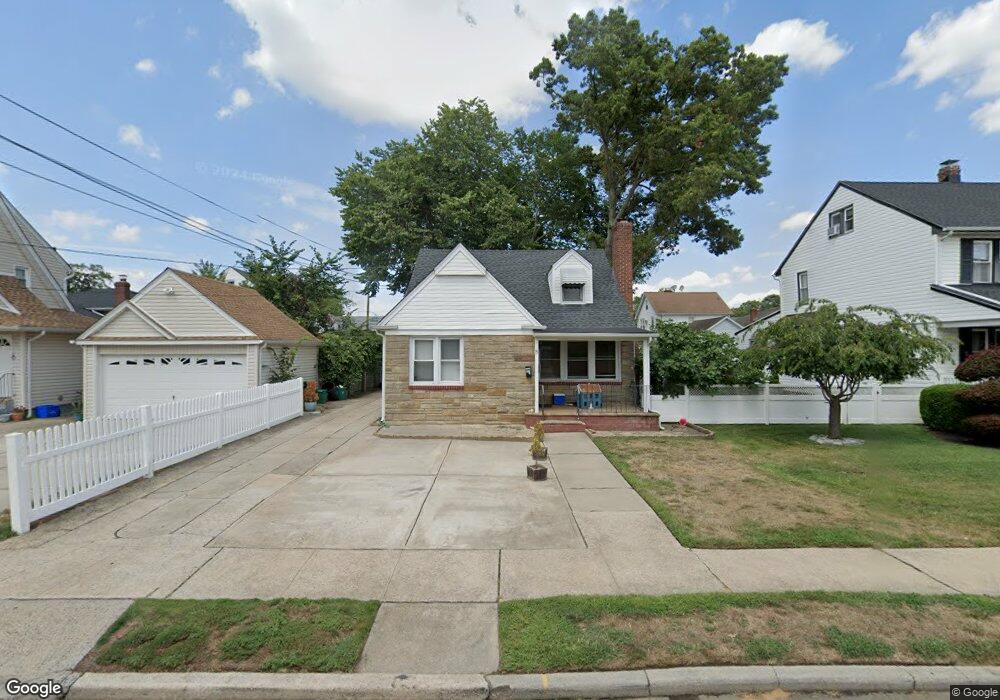 5 Allen St unit 2, Lynbrook, NY 11563 - photo 1