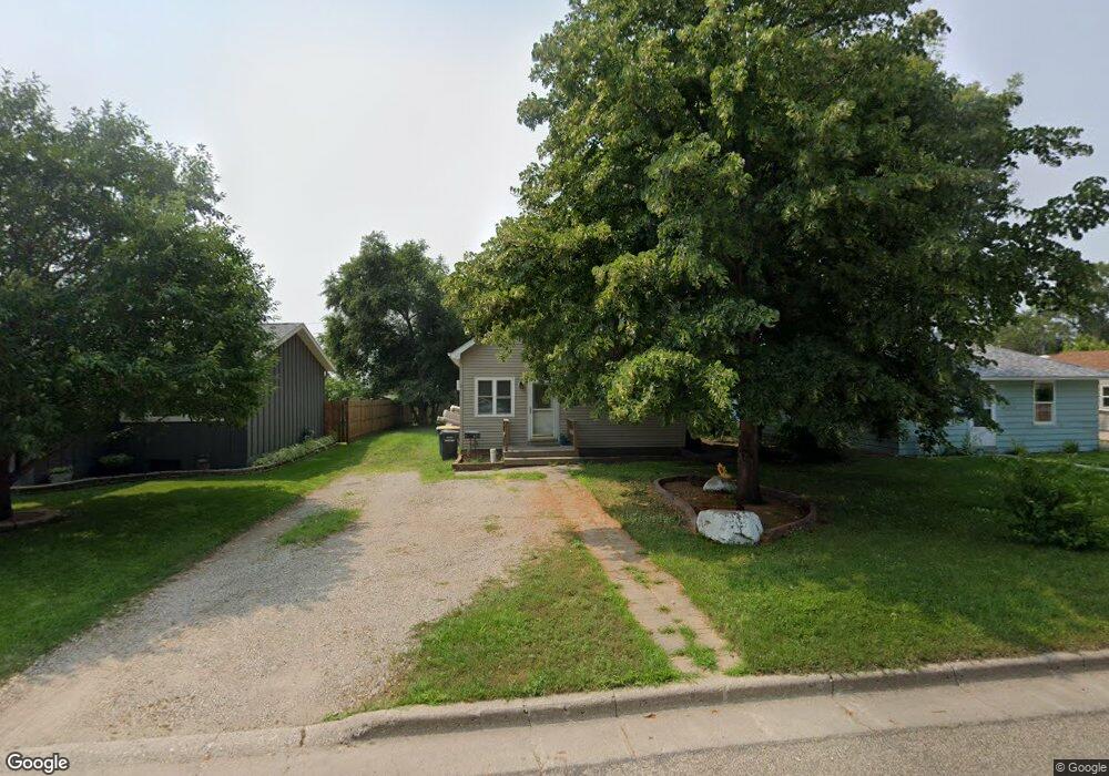 911 4th Ave NE, Jamestown, ND 58401 - photo 1