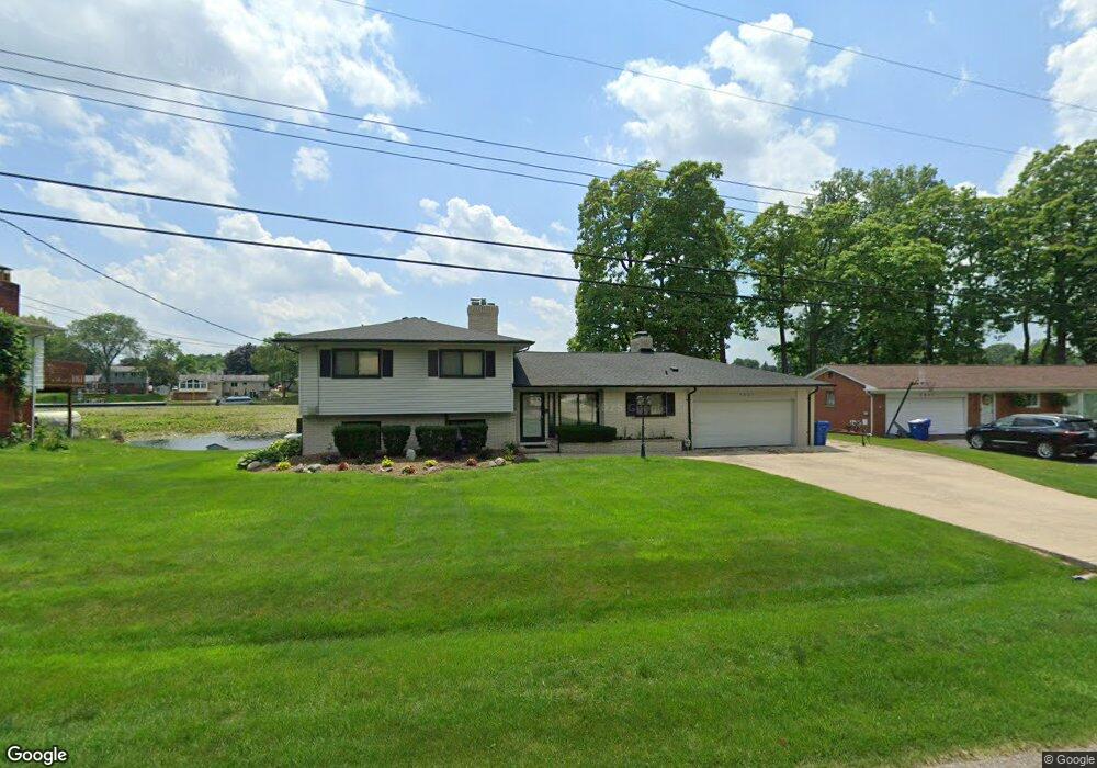 3821 Dill Dr, Waterford, MI 48329 - photo 1