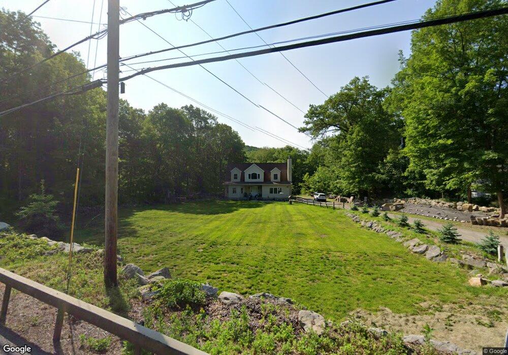 384 Oscawana Lake Rd, Putnam Valley, NY 10579 - photo 1