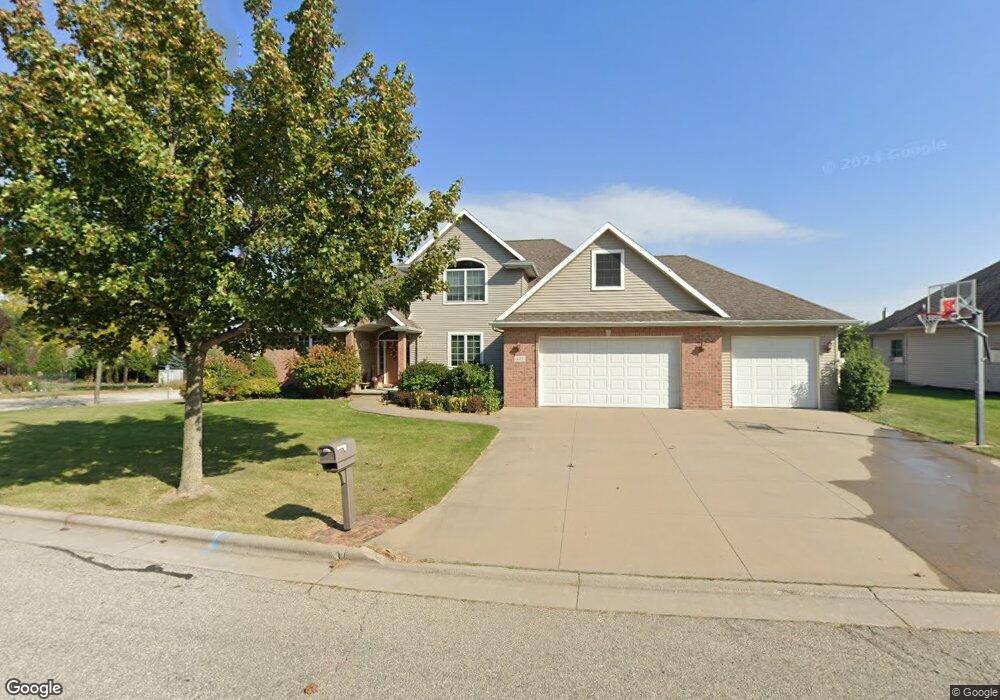 401 Hidden Ridges Way, Combined Locks, WI 54113 - photo 1