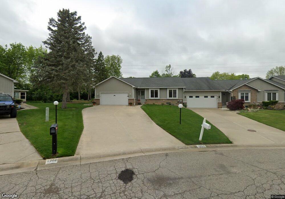 5520 Hickory Cir, Flushing, MI 48433 - photo 1