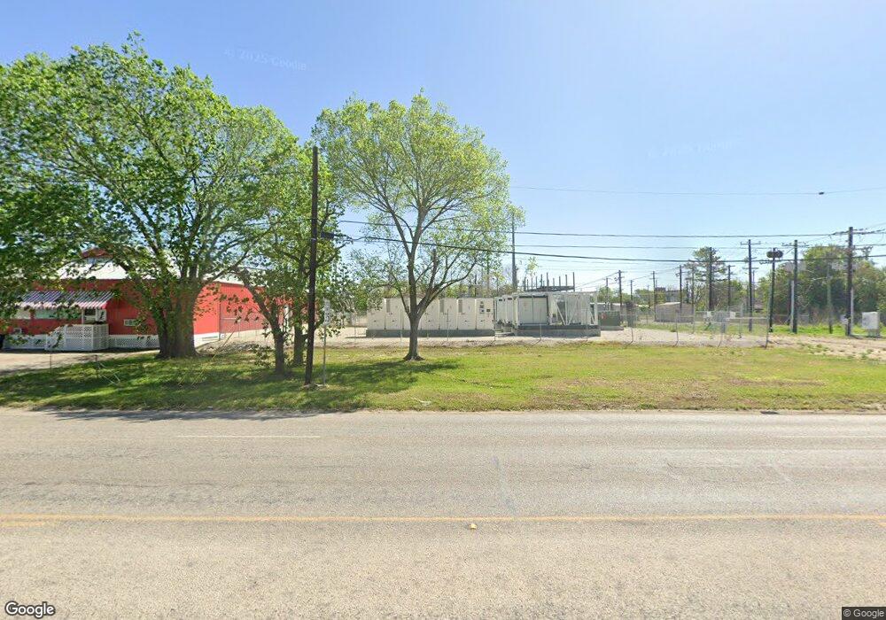 1607 Avenue F, Bay City, TX 77414 - photo 1