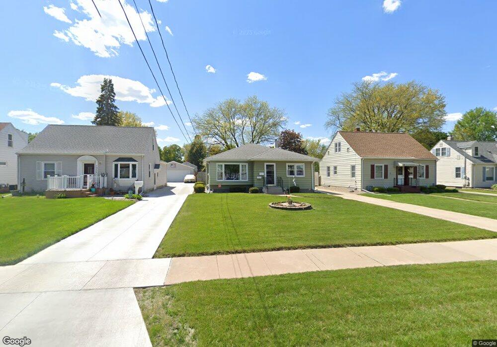 1952 W 7th St, Waterloo, IA 50702 - photo 1