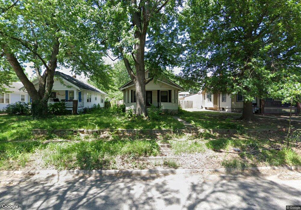 1211 SW MacVicar Ave, Topeka, KS 66604 - photo 1