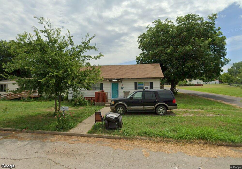 636 6th St, Wilson, OK 73463 - photo 1