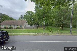 17 Lakeshore Dr, Lakehurst, NJ 08733