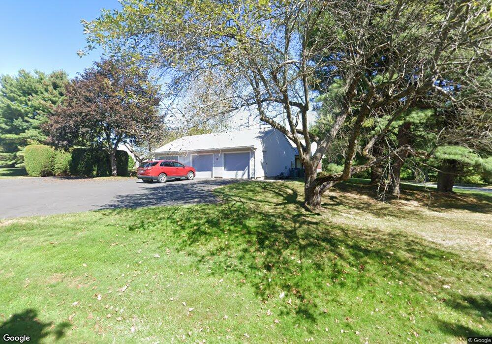 32 Mcintosh Dr, Amherst, MA 01002 - photo 1