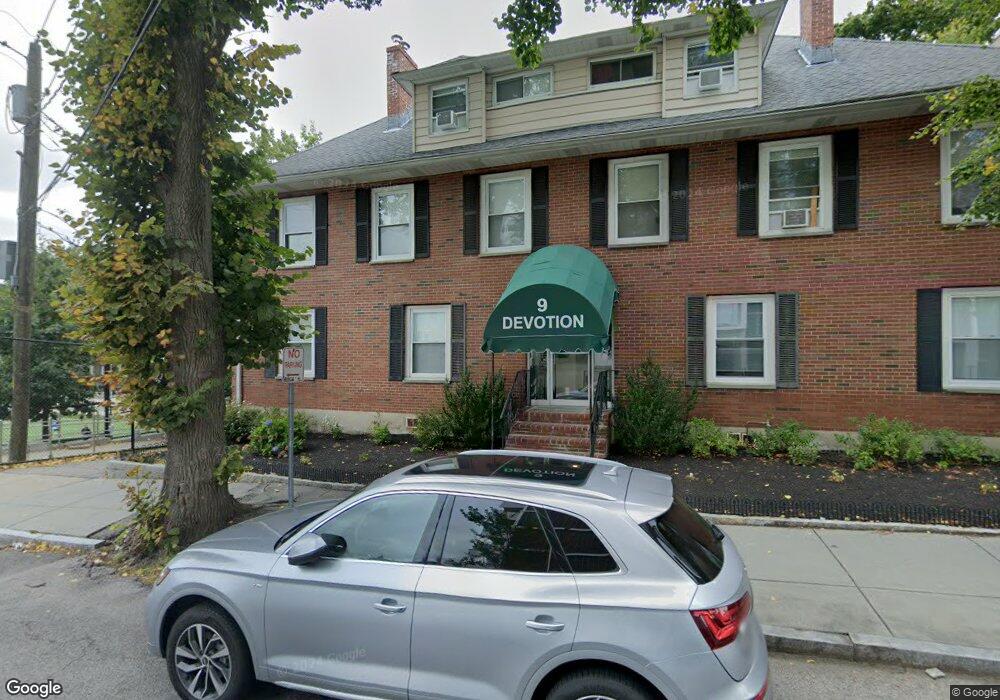 9 Devotion St unit 8, Brookline, MA 02446 - photo 1