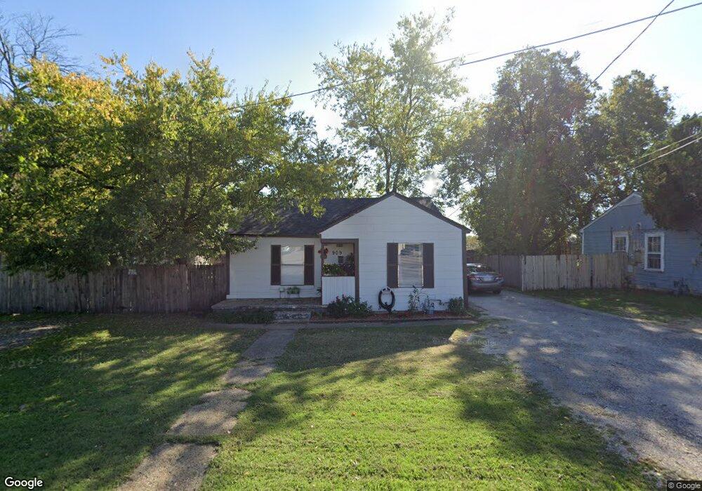 909 Small St, Grand Prairie, TX 75050 - photo 1