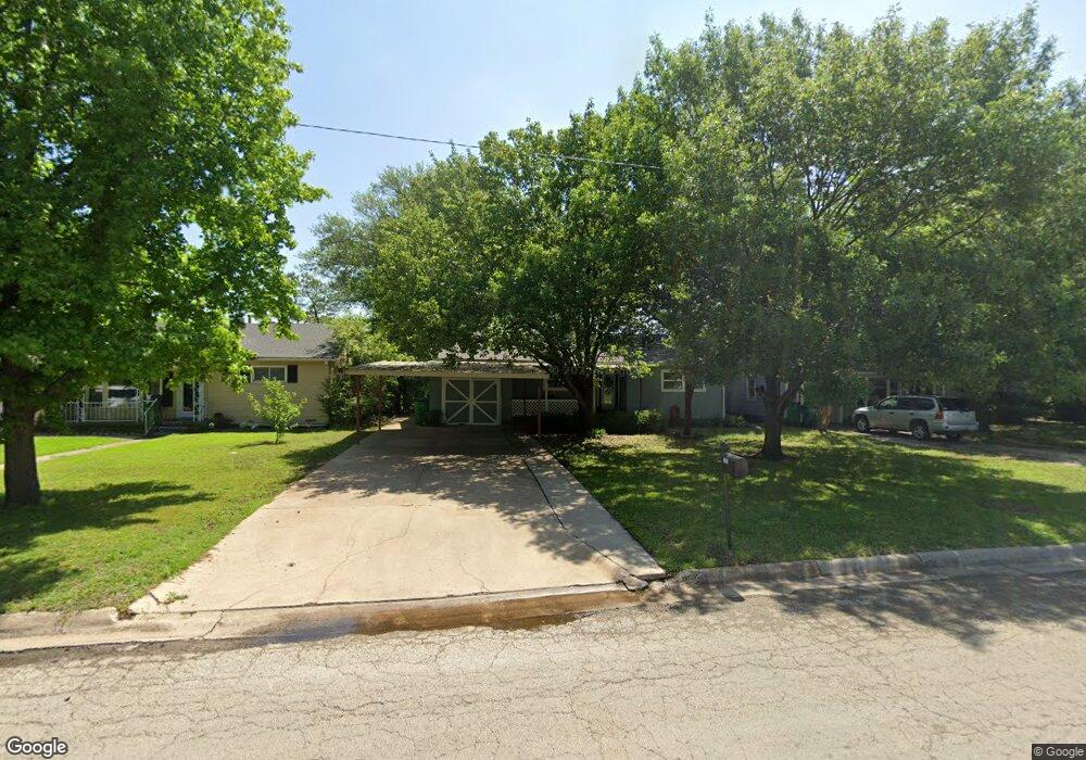 1112 N Morris St, Gainesville, TX 76240 - photo 1