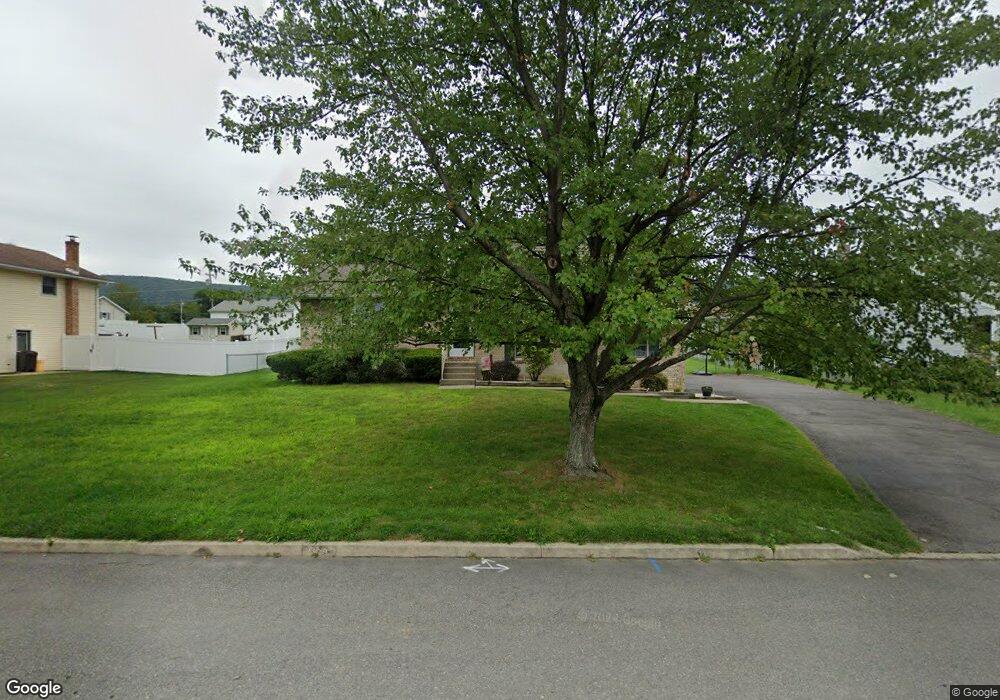 1129 Horizon Dr, Pen Argyl, PA 18072 - photo 1