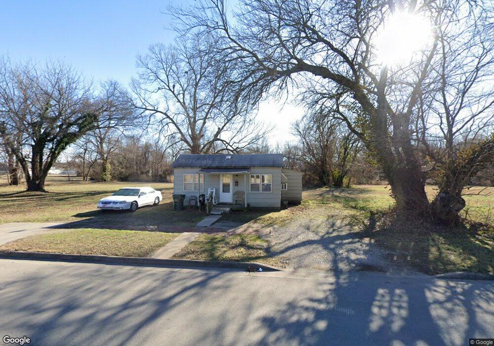 2216 Appleton Ave, Parsons, KS 67357 - photo 1