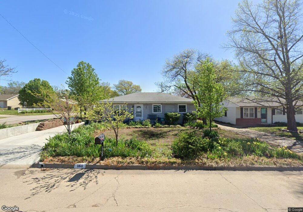 1166 SW Seabrook Ave, Topeka, KS 66604 - photo 1