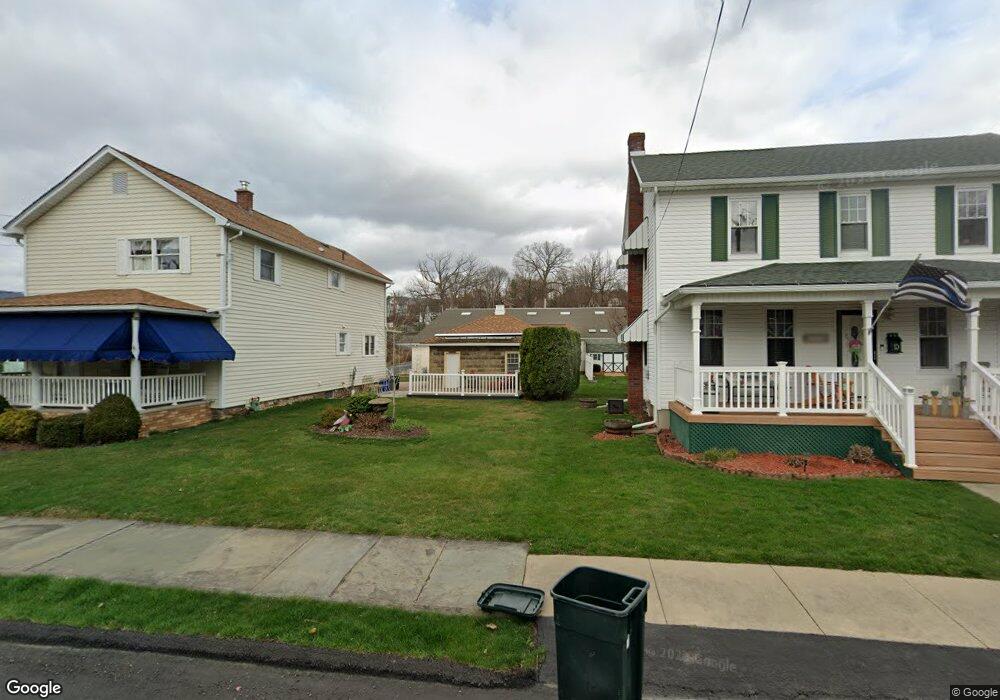 454 Hickory St, Peckville, PA 18452 - photo 1