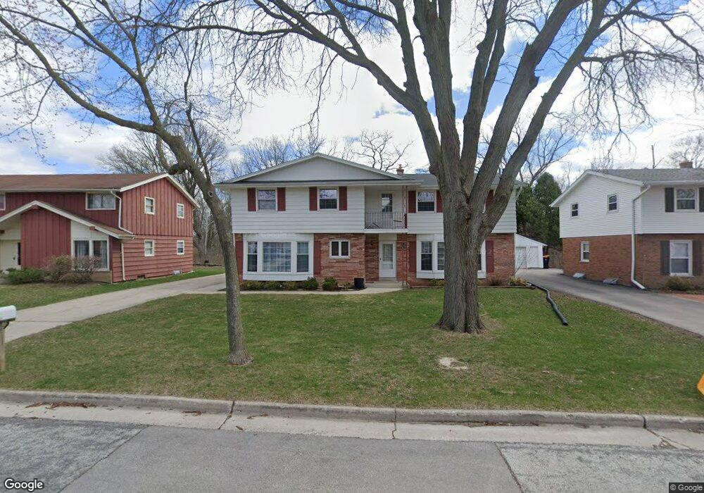 11819 W Diane Dr, Milwaukee, WI 53226 - photo 1