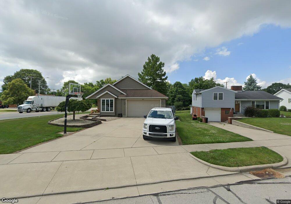 887 Hillcrest Dr, Saint Marys, OH 45885 - photo 1