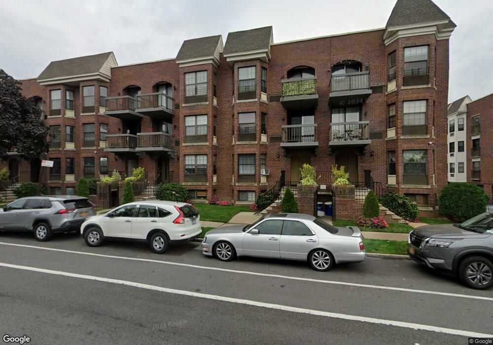 7112 164th St, Fresh Meadows, NY 11365 - photo 1