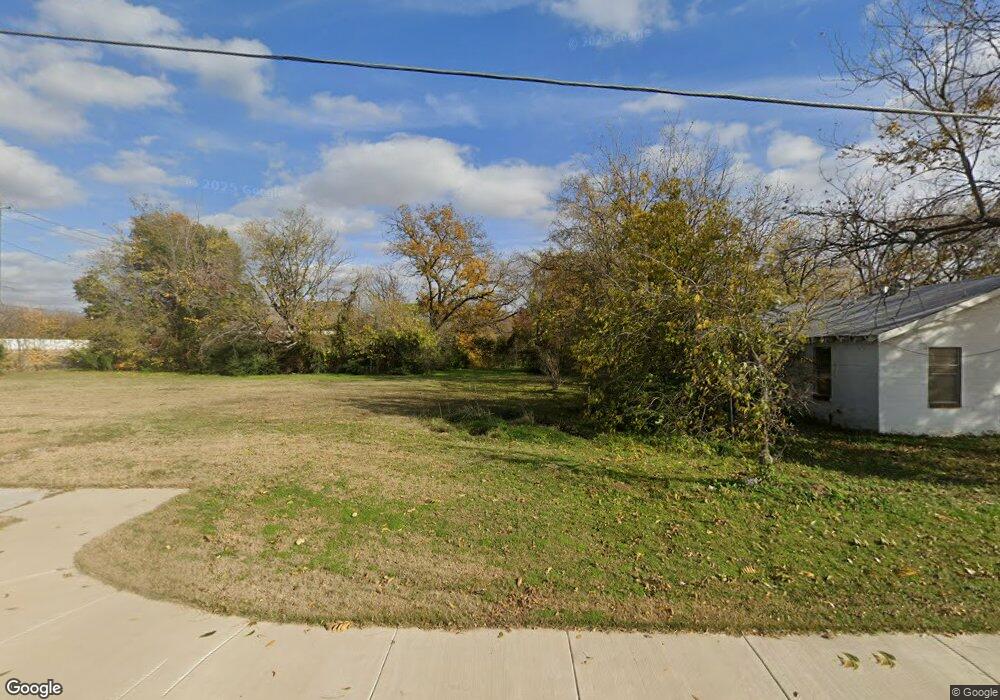 1905 Fort Worth Dr, Denton, TX 76205 - photo 1