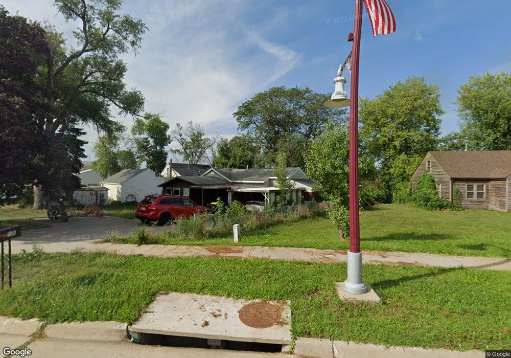 400 N Center Point Rd, Hiawatha, IA 52233 - photo 1