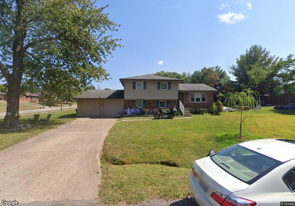 8207 Shobe Ln, Louisville, KY 40228 - photo 1