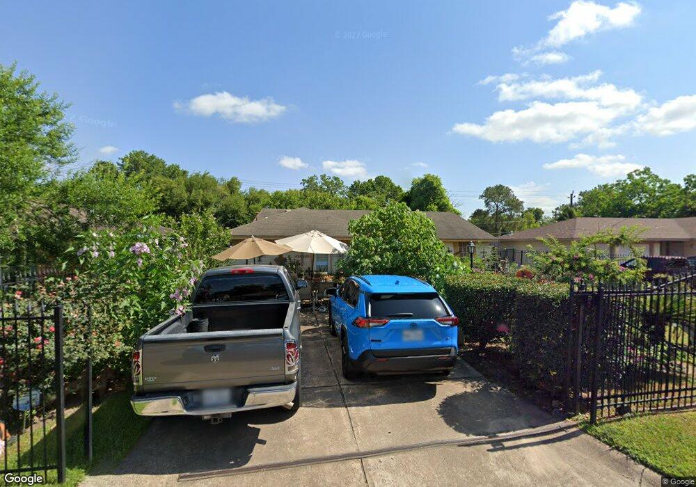 8638 Whitecastle Ln, Houston, TX 77088 - photo 1