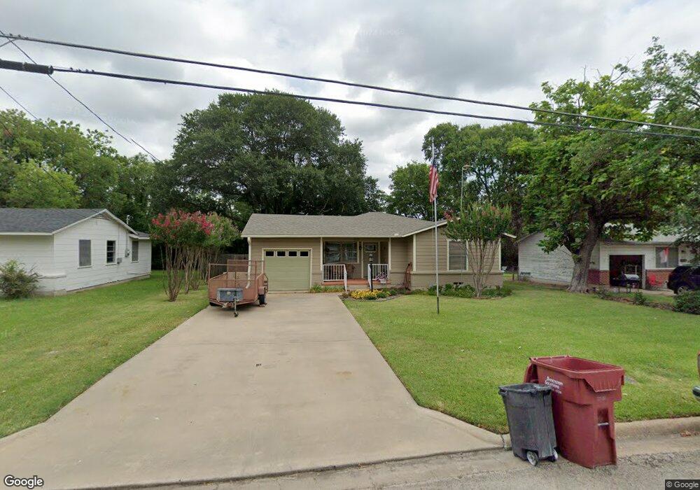 303 E Russell Ave, Bonham, TX 75418 - photo 1