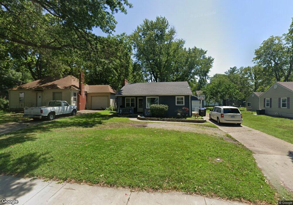 2711 SW 10th St, Topeka, KS 66604 - photo 1