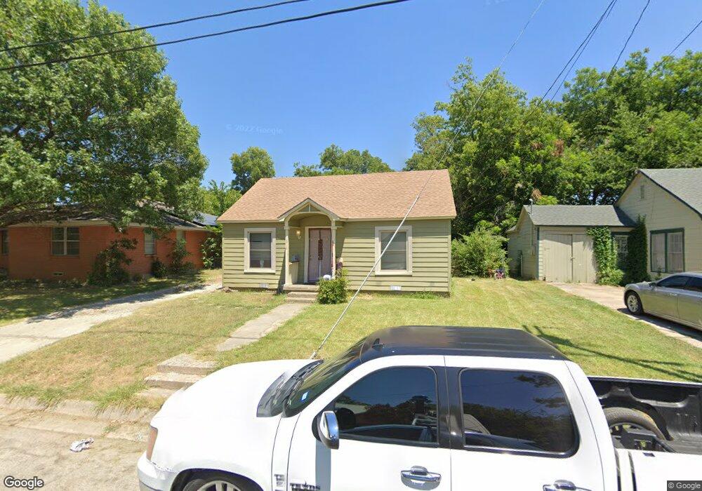 1016 N Clements St, Gainesville, TX 76240 - photo 1