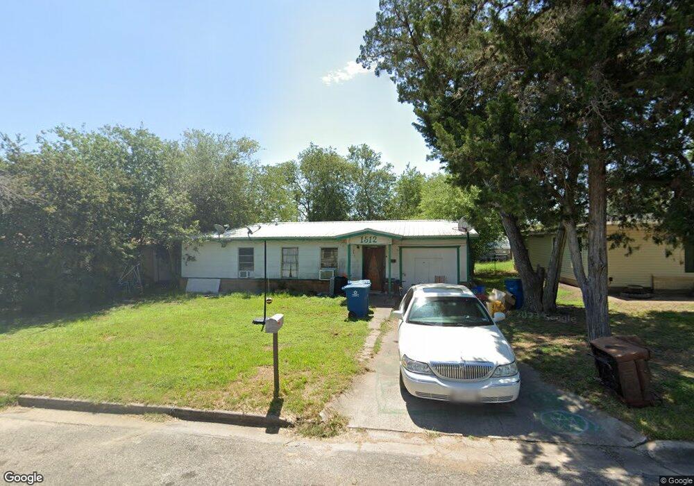 1512 E Rosewood St, Beeville, TX 78102 - photo 1