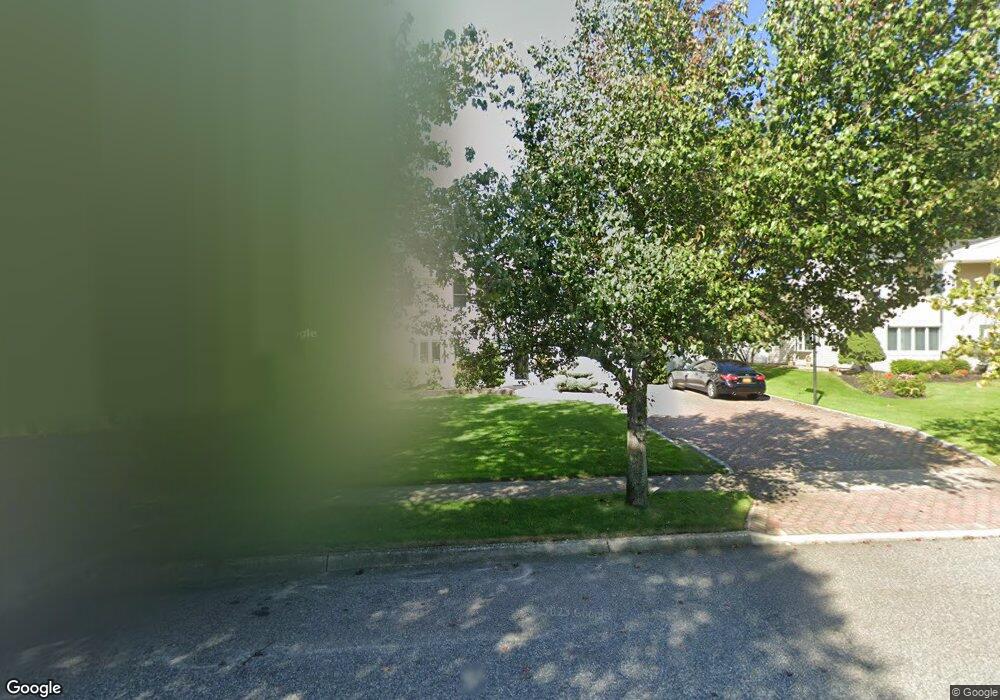 33 Chatham Rd, ComMacK, NY 11725 - photo 1