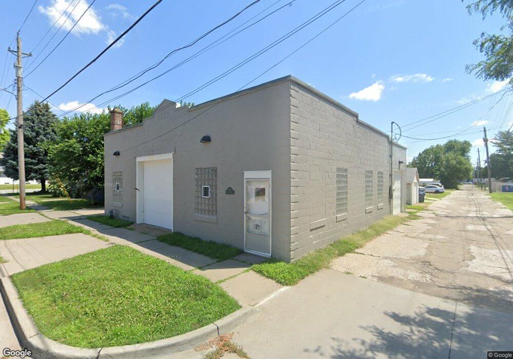 319 N Howell St, Davenport, IA 52802 - photo 1