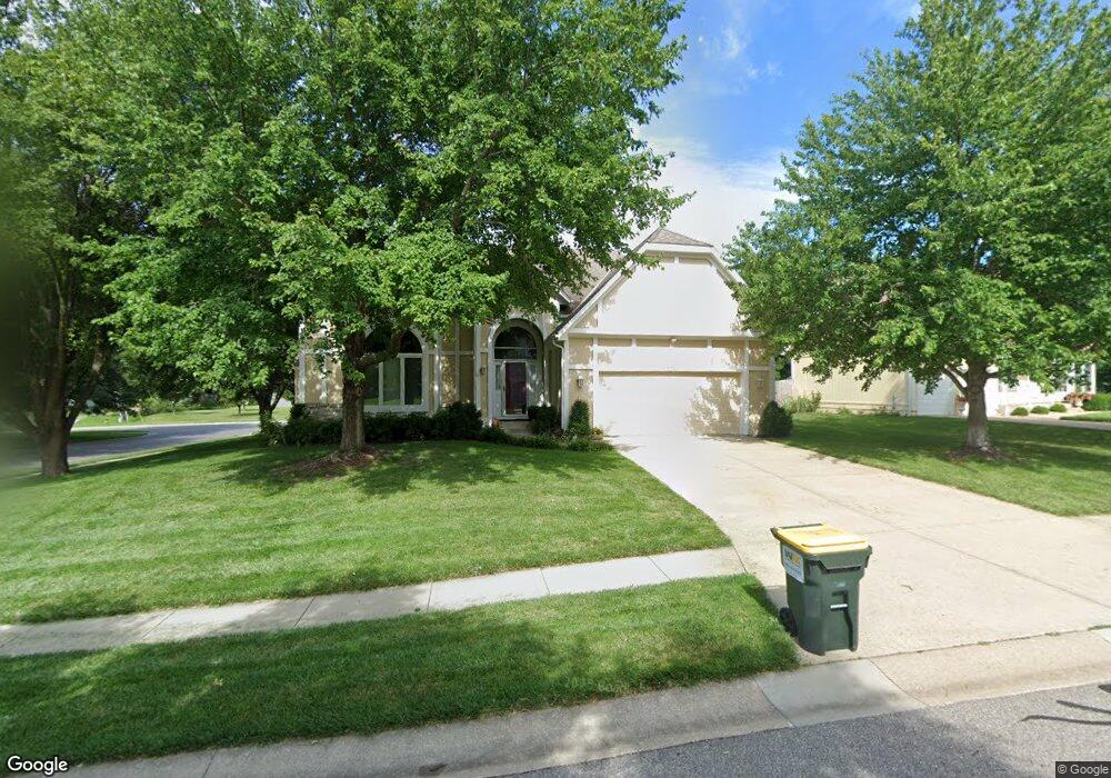 6812 Haskins St, Shawnee, KS 66216 - photo 1