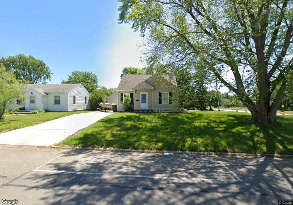 1610 W 2nd St, Cedar Falls, IA 50613 - photo 1
