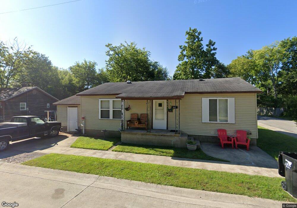 301 E Dayton St, Harrisburg, IL 62946 - photo 1