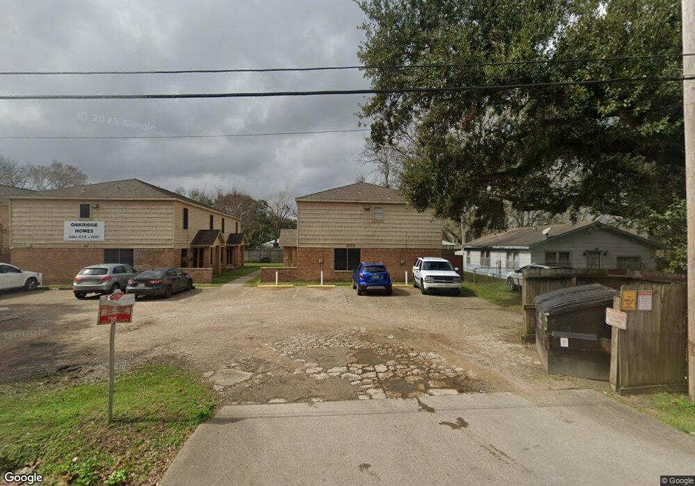 303 N Bates St, Alvin, TX 77511 - photo 1