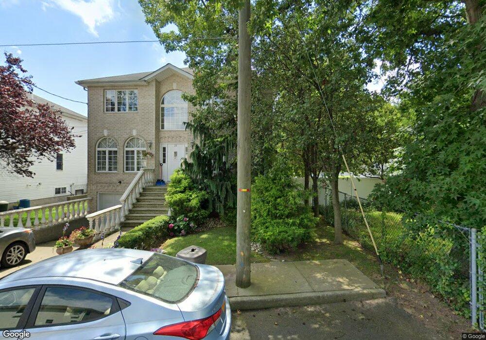 29 Sapphire Ct unit 2, Staten Island, NY 10307 - photo 1