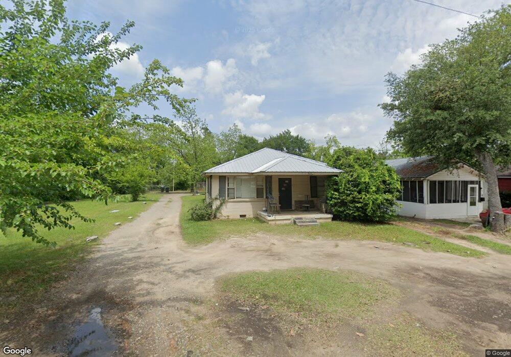 410 E Roanoke Dr, Fitzgerald, GA 31750 - photo 1